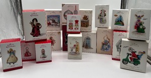 lot 58 image: Hallmark Keepsake Ornaments Lot 5 of 6 Various Designs Circa 2000s