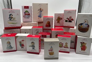 lot 41 image: Lot 1 of 6 Hallmark Christmas Keepsake Ornaments Circa 2000s