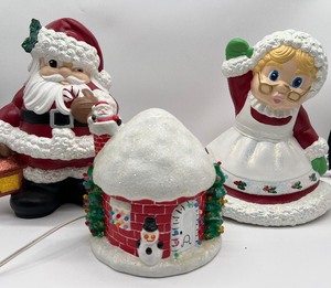 lot 40 image: Ceramic Crafts Santa and Mrs. Claus and Light Up Santa House