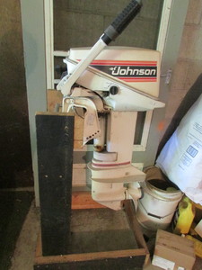 lot 5 image: 9.9 Boat Motor