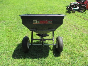 lot 15 image: Seed Spreader Fertilizer