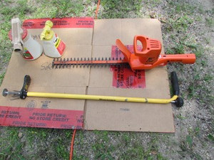 lot 17 image: Lawn Items