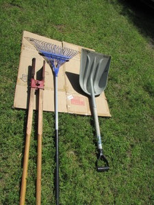 lot 22 image: Lawn Items