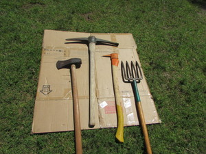 lot 23 image: Lawn and Garden Items
