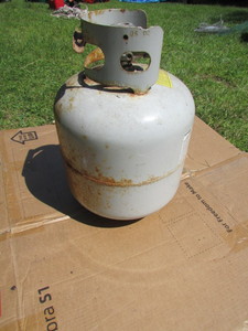 lot 27 image: Propane Cylinder