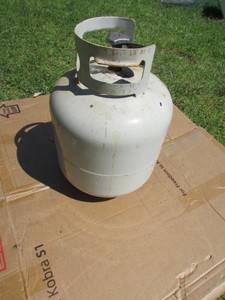 lot 28 image: Propane Cylinder