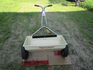 lot 38 image: Seed Spreader Fertilizer