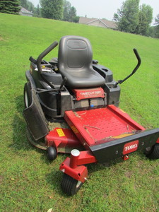 lot 1 image: Toro Zero Turn Lawn Mower