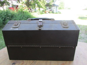 lot 55 image: Metal Tool Box