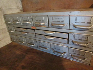 lot 66 image: Garage Items