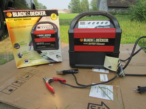 lot 90 image: Battery Charger