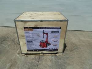 lot 9 image: Landhoner Tire Changing Machine