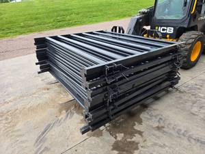 lot 29 image: Panel Gates 7 x 6 high