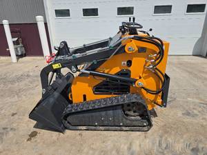 lot 3 image: Landherd Mini Skid Steer