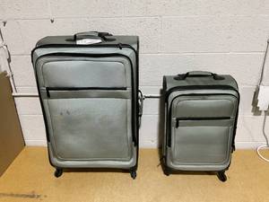 lot 126 image: 2PCS Protg Softside Luggage Set Includes 28 Checked and 20 Carry-on