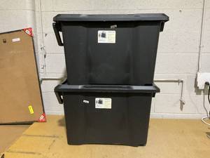 lot 137 image: 2PCS Brightroom Heavy Duty Wheel Latching Tote 32 Gal