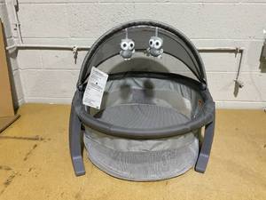 lot 149 image: Safety 1st Sleepy Traveler Infant Bassinet
