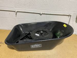 lot 155 image: Expert Gardener 4 Cu ft Plastic Tray Wheelbarrow