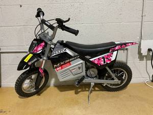 lot 75 image: Razor Dirt Rocket MX350 - Pink, up to 14 mph, 24V Electric-Powered Dirt Bike for Kids