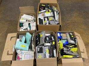 lot 39 image: LOT OF Phone Cases
