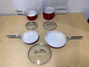 lot 465 image: 4PCS Kitchen Aid Pots and Pans