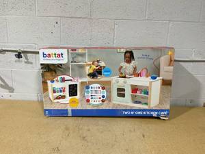 lot 376 image: Battat Two n One Wooden Kitchen Caf with Dishes and Chalkboard, Toddler and Preschool Toys