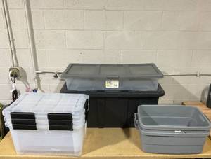 lot 383 image: LOT OF Totes