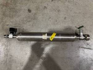 lot 8 image: DOT - 3E1800 Gas Cylinder (568747) WhiteySwagelok UntestedNot Checked For Leaks