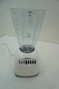 lot 28 image: Osterizer 10-Speed Blender