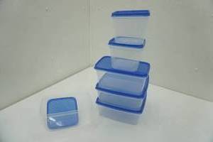 lot 34 image: Food Storage Containers NEWLIKE NEW