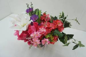 lot 36 image: Artificial Flowers & Planter (NEW)