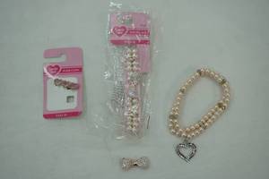 lot 43 image: Smoochie pooch necklaces & Clips