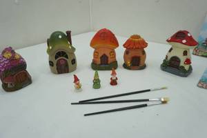 lot 76 image: Fairy Garden Figurines (NEW)