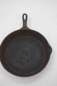 lot 90 image: Cast Iron Pan 10 diameter