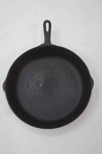 lot 91 image: Cast Iron Pan 10 diameter