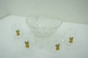 lot 94 image: Crystal Punch Bowl & Pineapple Glasses