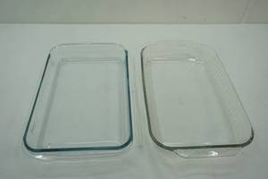 lot 99 image: Pyrex 9x13 Baking Pans