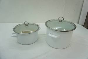 lot 109 image: Kettles (2ct) with lids