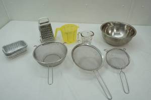 lot 113 image: Stainless Steel Bowl, Strainers, and other kitchenware