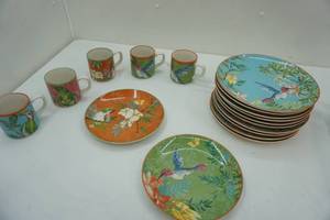 lot 116 image: Williams Sonoma Dish Set