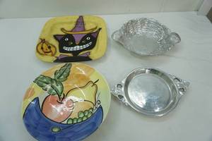 lot 147 image: Large Serving Trays
