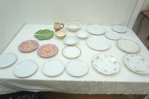 lot 149 image: More Franciscan Desert Rose China & Other Glassware