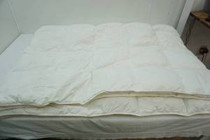 lot 155 image: Down Comforter. Approx 8x6