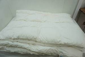 lot 158 image: Down Comforter. Approx 8x6