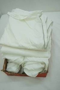 lot 161 image: 2 Sleep Number Twin XL Fitted Sheets and 2 Pillow Cases