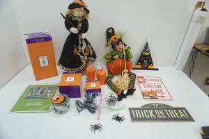 lot 181 image: Halloween Decor