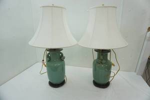 lot 194 image: 2 Lamps 32 tall