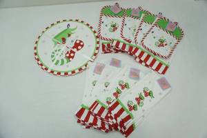 lot 232 image: NEW Holiday Hand Towel Sets, Potholders, Round Placemats