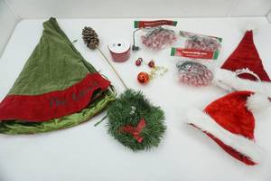 lot 236 image: Christmas  decor