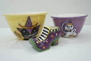 lot 243 image: Halloween Ceramic Serving Bowls & Witches Shoe